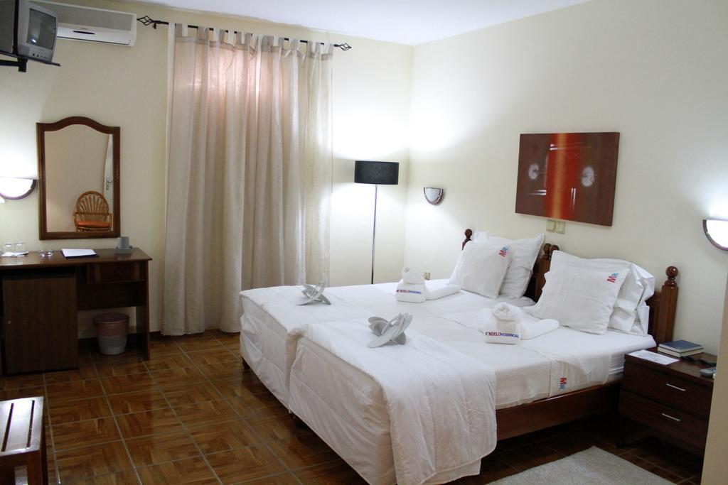 Mindelo Residencial Bed and Breakfast Værelse billede
