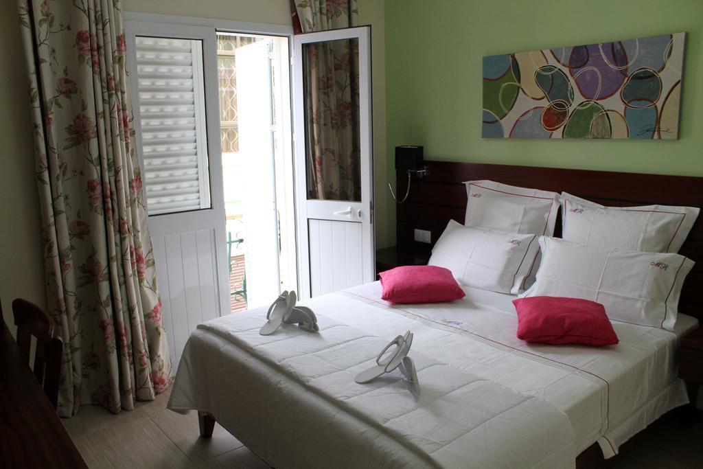 Mindelo Residencial Bed and Breakfast Værelse billede